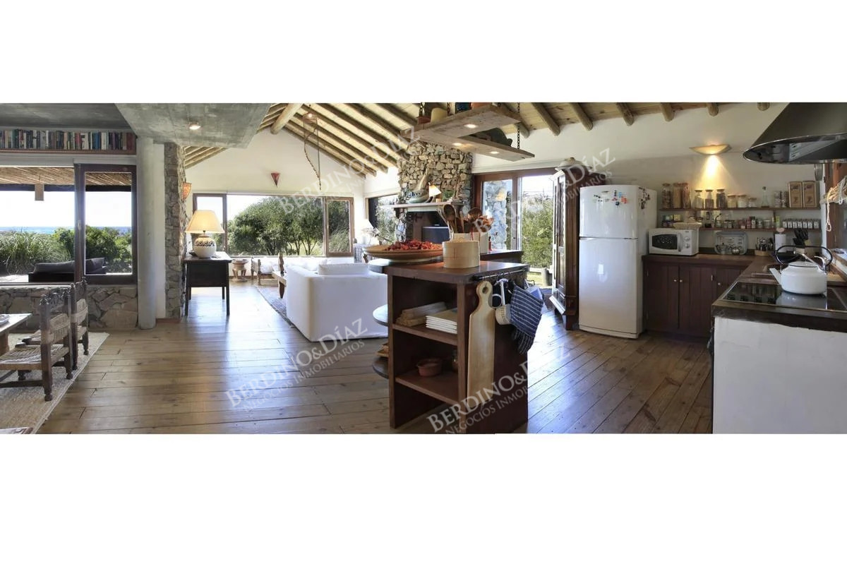 Casa ID.2215 - Casa en piedra venta frente al mar Manantiales