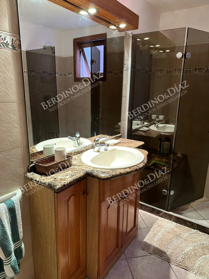 Casa ID.2820 - Casa en  venta en Playa Mansa