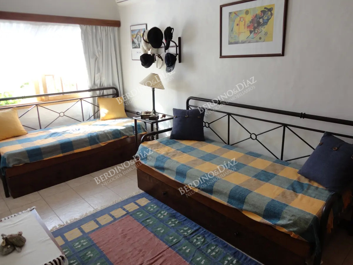 Casa ID.2820 - Casa en  venta en Playa Mansa