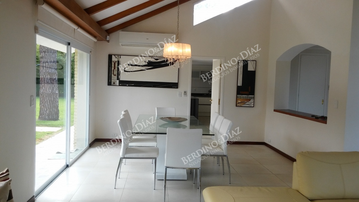 Casa ID.398 -  Casa en venta en Paradas a tan solo metros de Playa Mansa