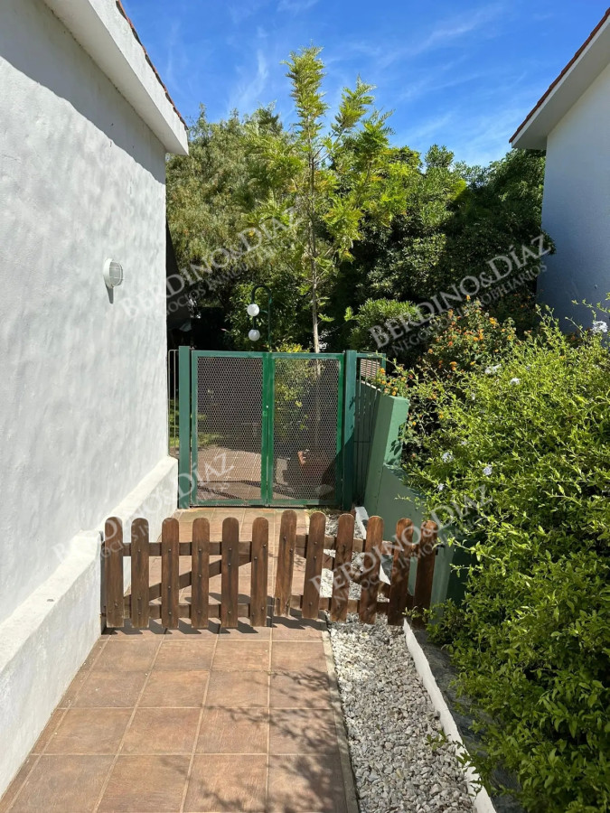 Casa ID.2820 - Casa en  venta en Playa Mansa