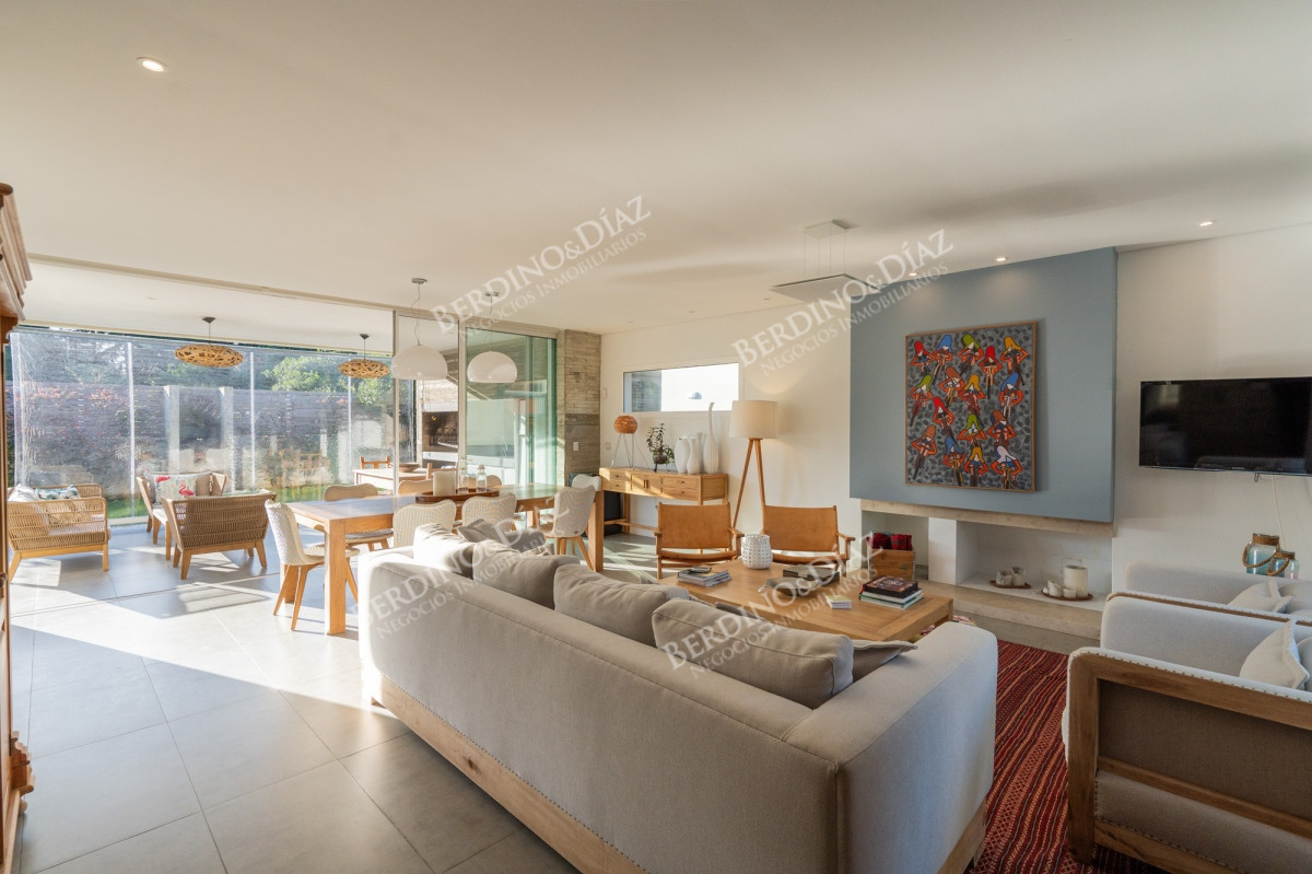 Casa ID.2422 - Casa moderna en venta en Rincon del Indio