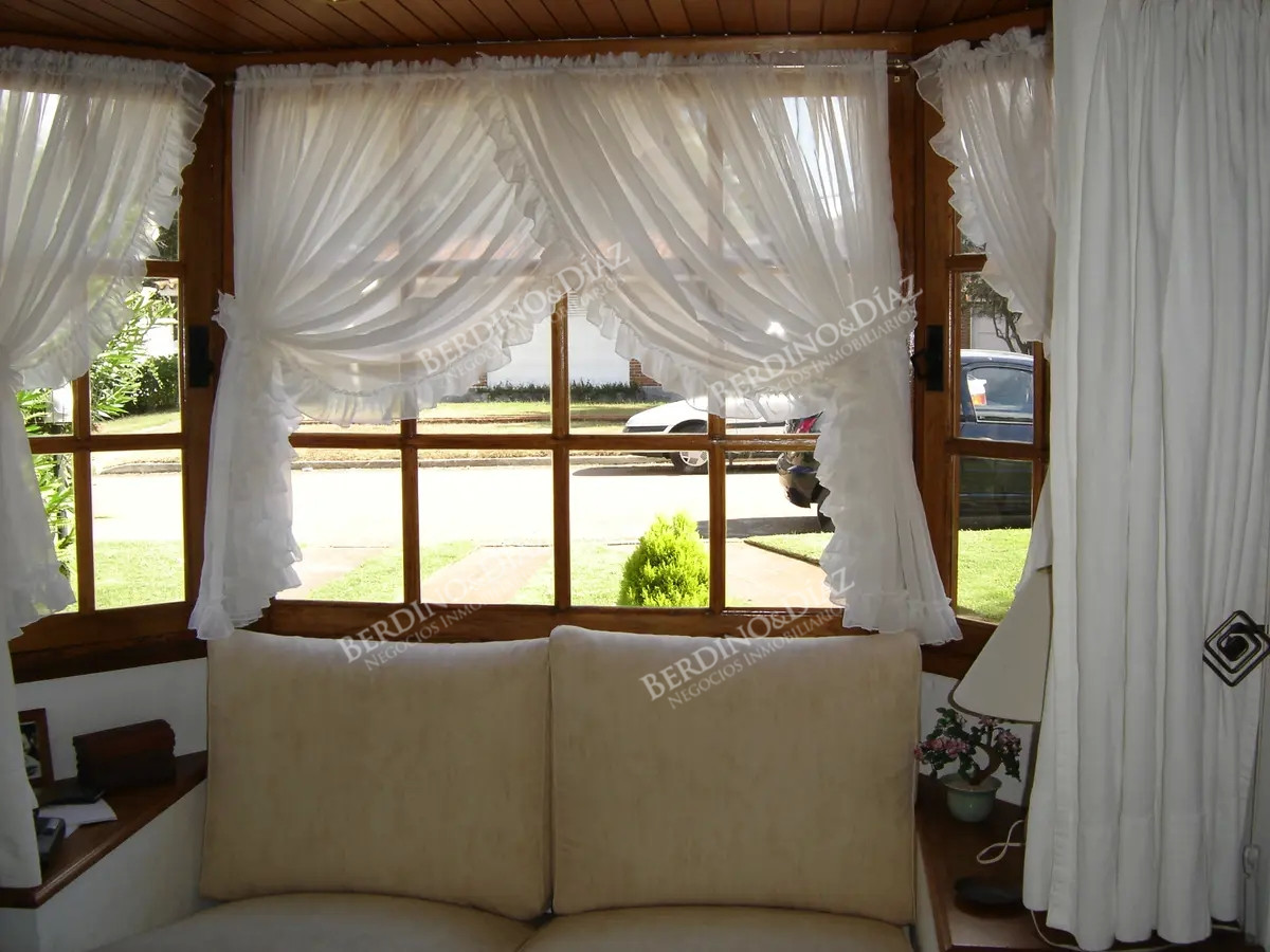 Casa ID.2820 - Casa en  venta en Playa Mansa