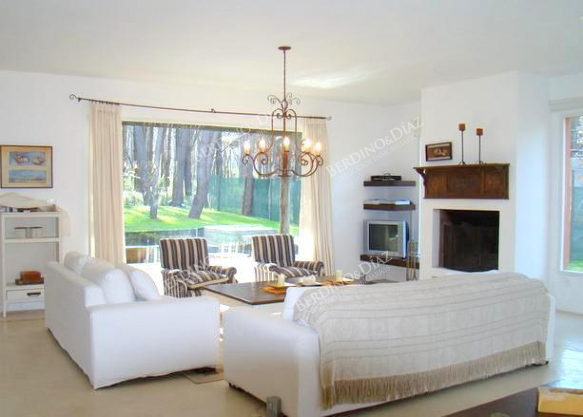 Casa ID.84 - Hermosa y Espectacular Casa en Laguna Blanca una Zona Exclusiva de Mucha Categoría