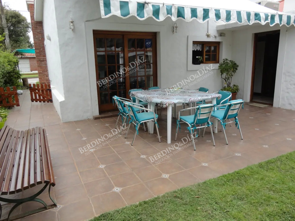 Casa ID.2820 - Casa en  venta en Playa Mansa