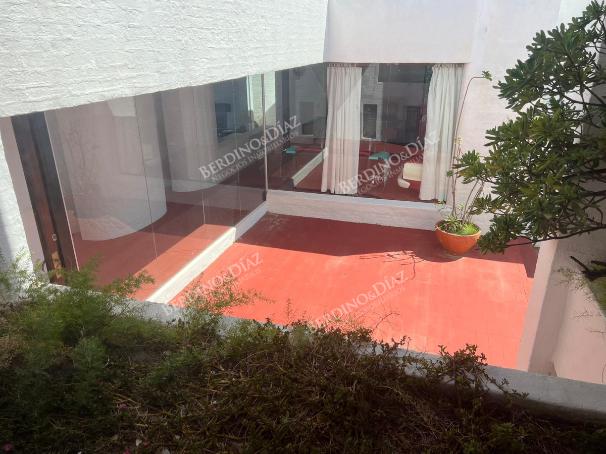 Casa ID.1760 - Hermosa Casa en venta frente al mar Punta del Este 