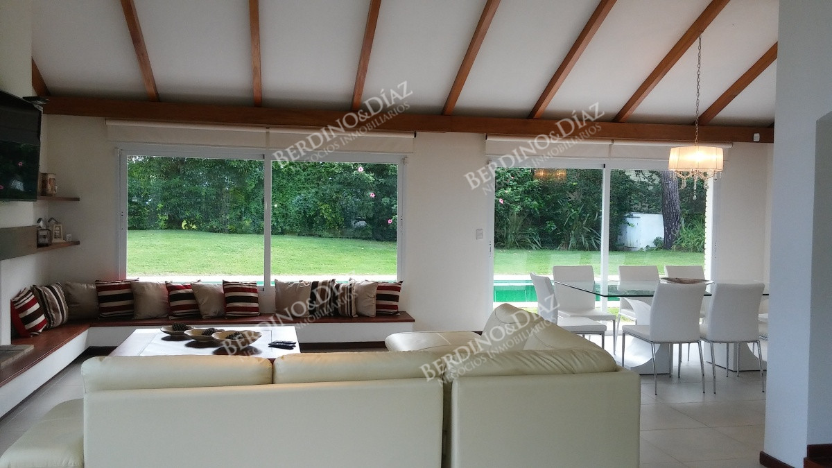 Casa ID.398 -  Casa en venta en Paradas a tan solo metros de Playa Mansa