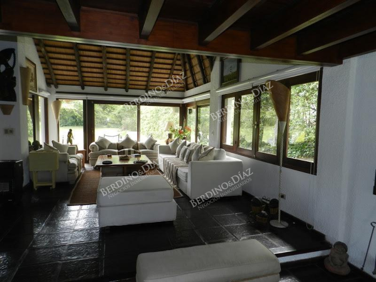 Casa ID.2179 - Hermos quincho en venta con 5000 m2 de terreno Golf 