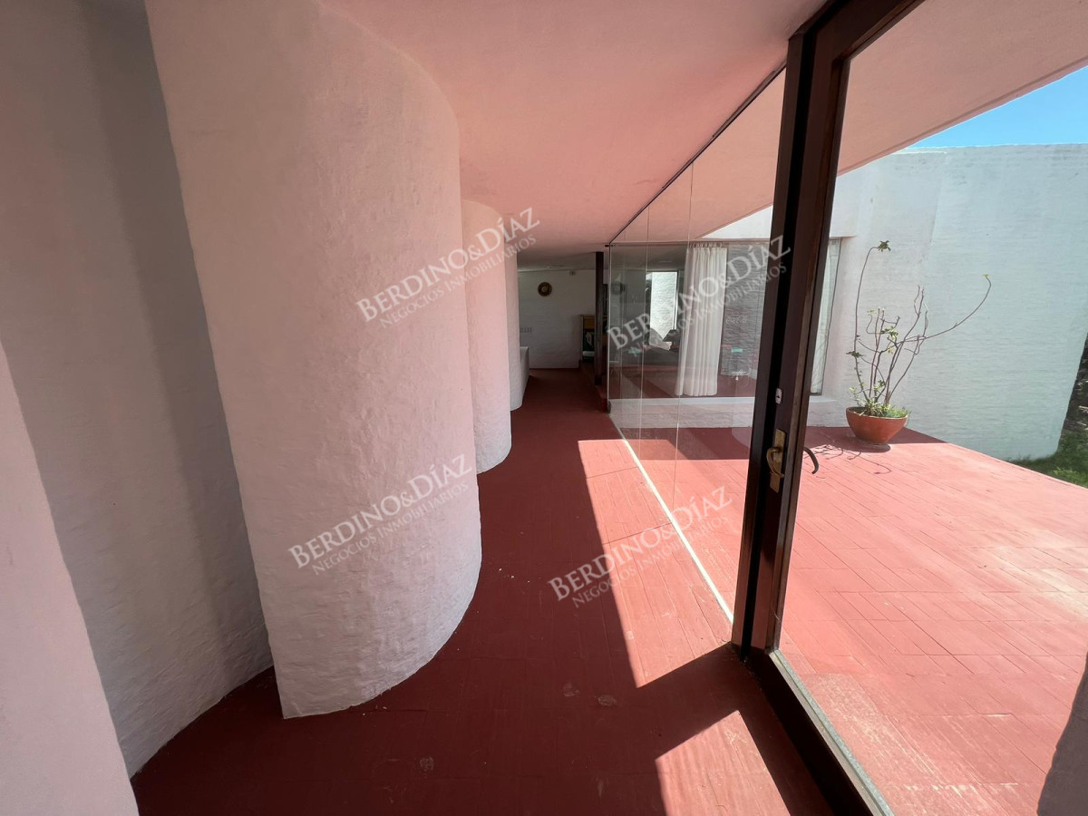 Casa ID.1760 - Hermosa Casa en venta frente al mar Punta del Este 