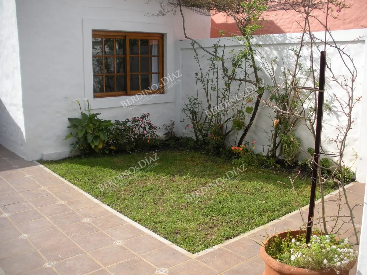 Casa ID.2820 - Casa en  venta en Playa Mansa