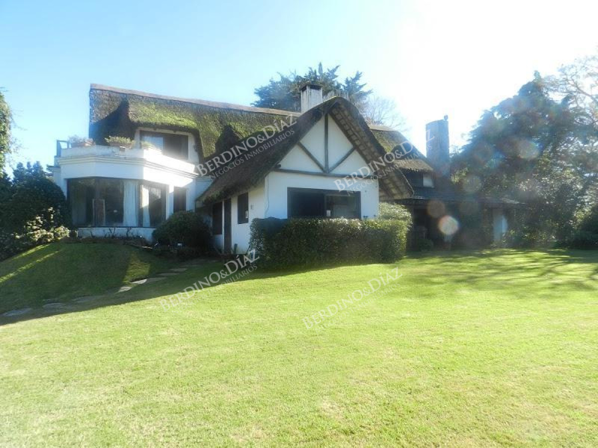 Casa ID.2179 - Hermos quincho en venta con 5000 m2 de terreno Golf 