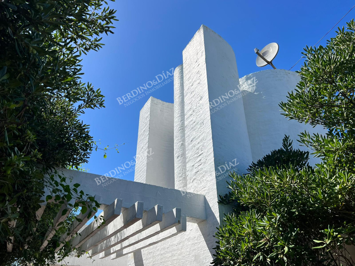 Casa ID.1760 - Hermosa Casa en venta frente al mar Punta del Este 