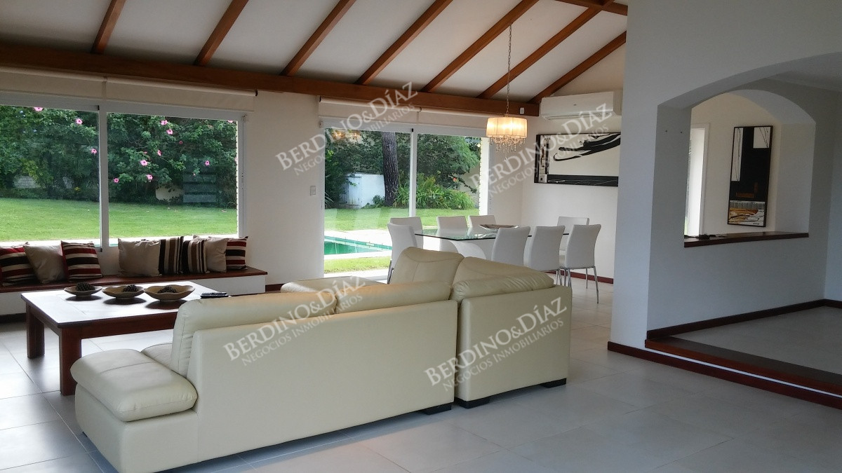 Casa ID.398 -  Casa en venta en Paradas a tan solo metros de Playa Mansa
