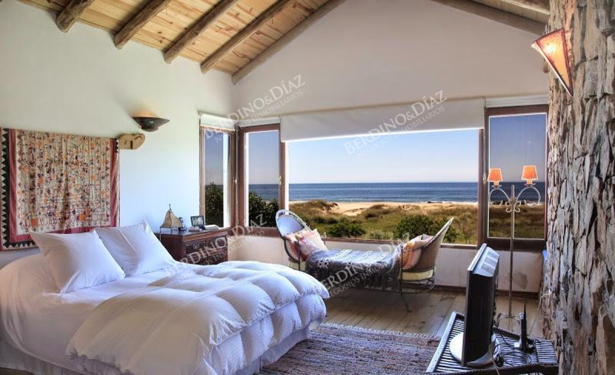 Casa ID.2215 - Casa en piedra venta frente al mar Manantiales