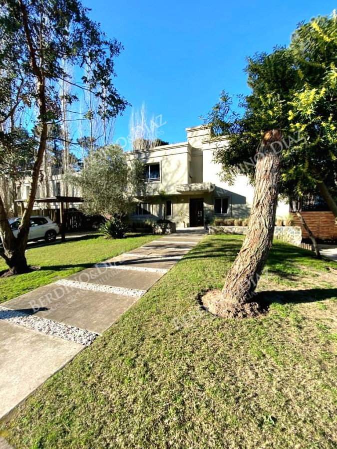 Casa ID.157 -  Casa Espectacular de 4 Suites en Playa Brava