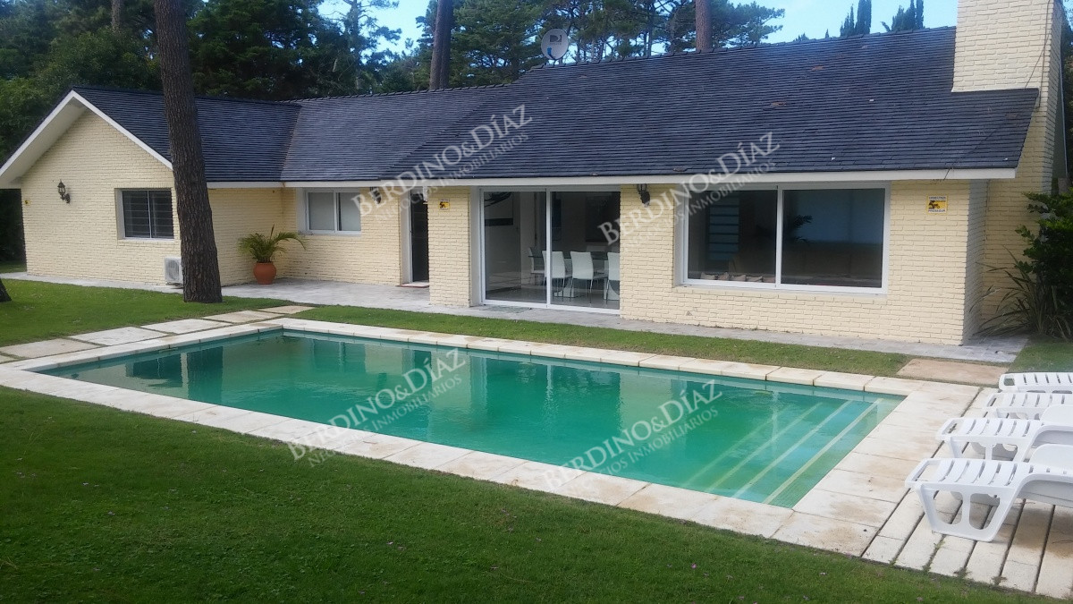 Casa ID.398 -  Casa en venta en Paradas a tan solo metros de Playa Mansa