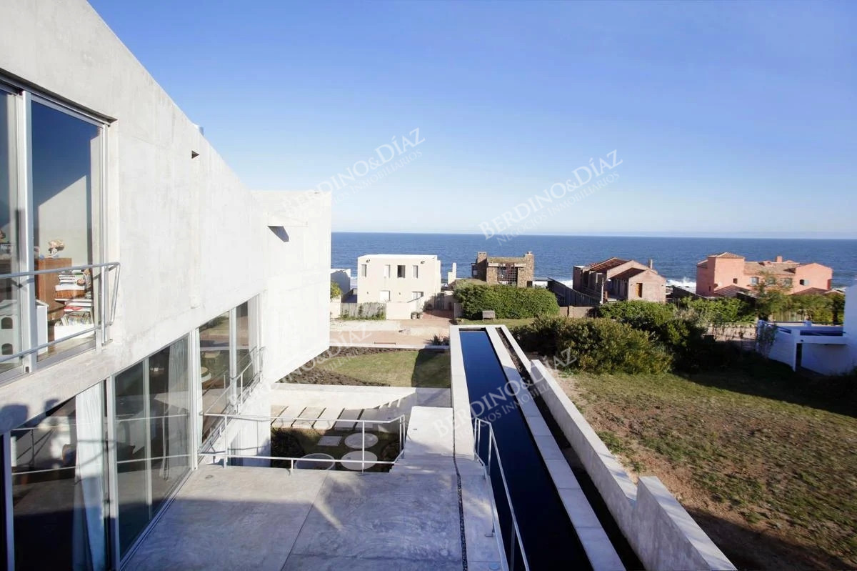 Casa ID.2163 - Casa en venta estilo minimalista con vista al mar