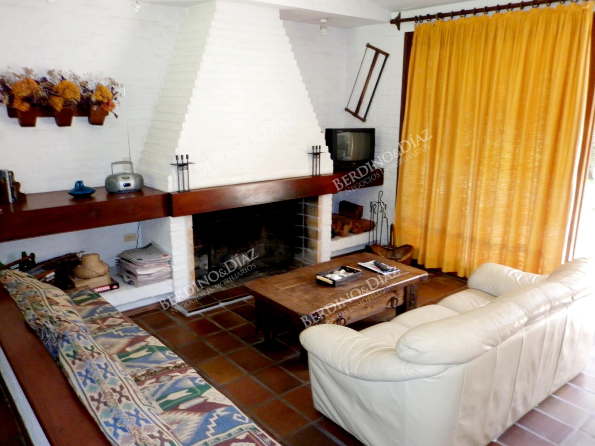 Casa ID.948 - Chalet en venta en zona Pinares de Punta del Este SUSPENDIDA