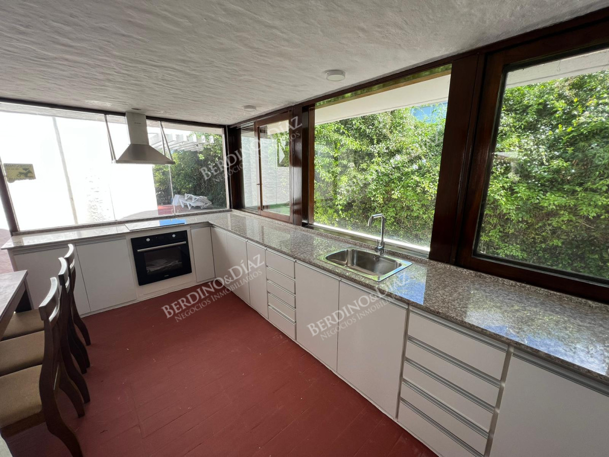 Casa ID.1760 - Hermosa Casa en venta frente al mar Punta del Este 