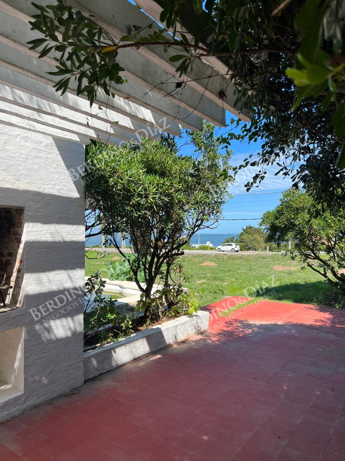 Casa ID.1760 - Hermosa Casa en venta frente al mar Punta del Este 