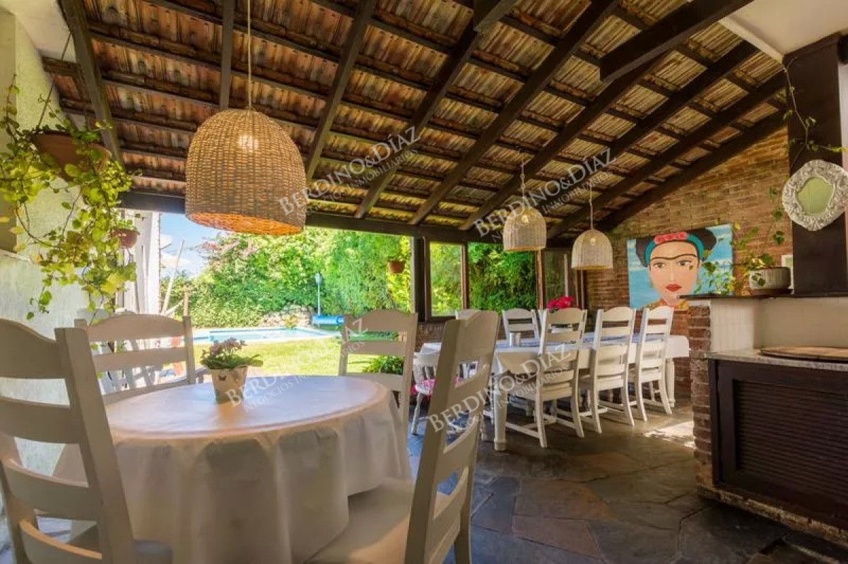 Casa ID.60 -  Casa Estilo Tradicional a Solo Metros de Playa Mansa