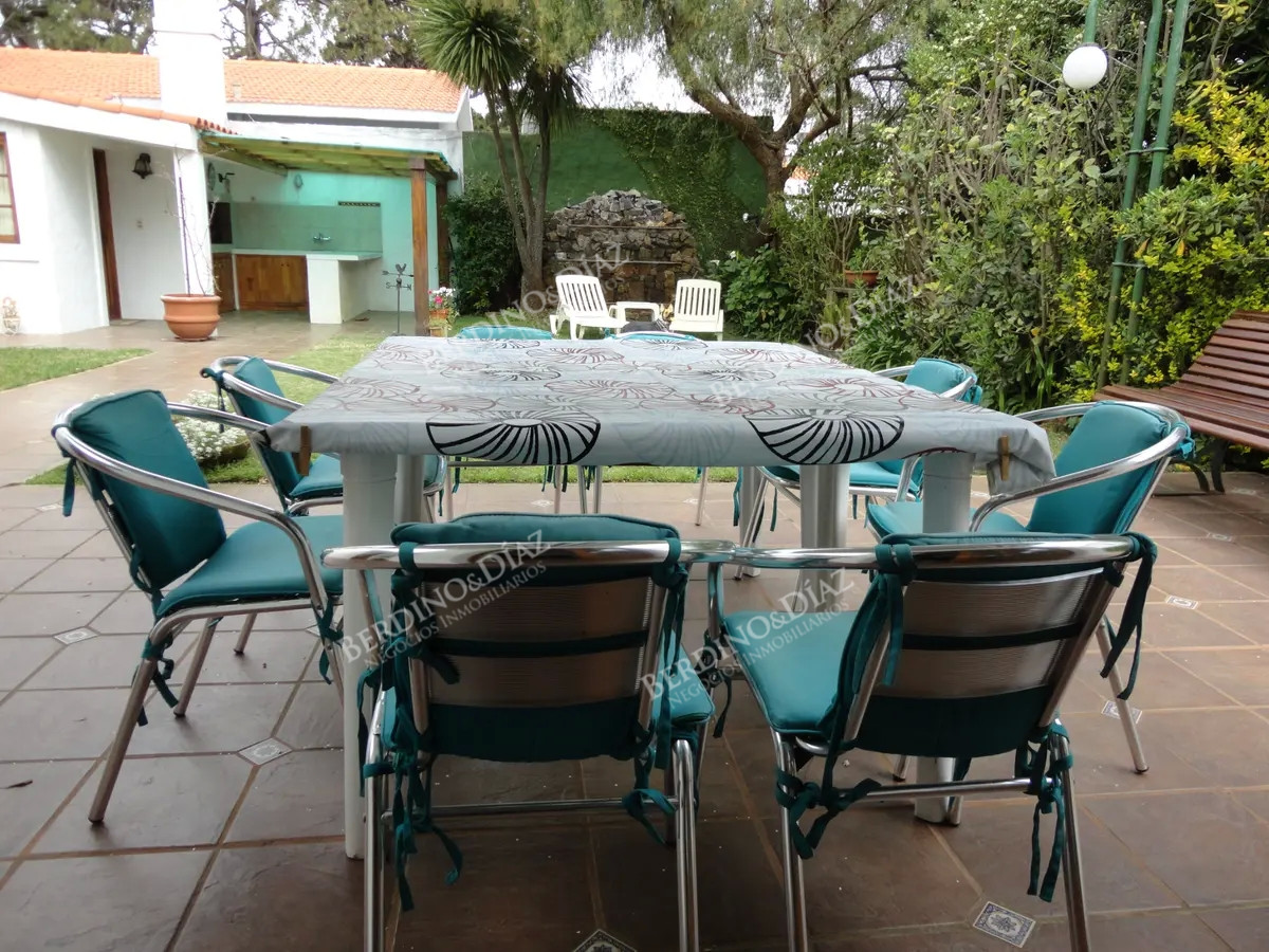 Casa ID.2820 - Casa en  venta en Playa Mansa