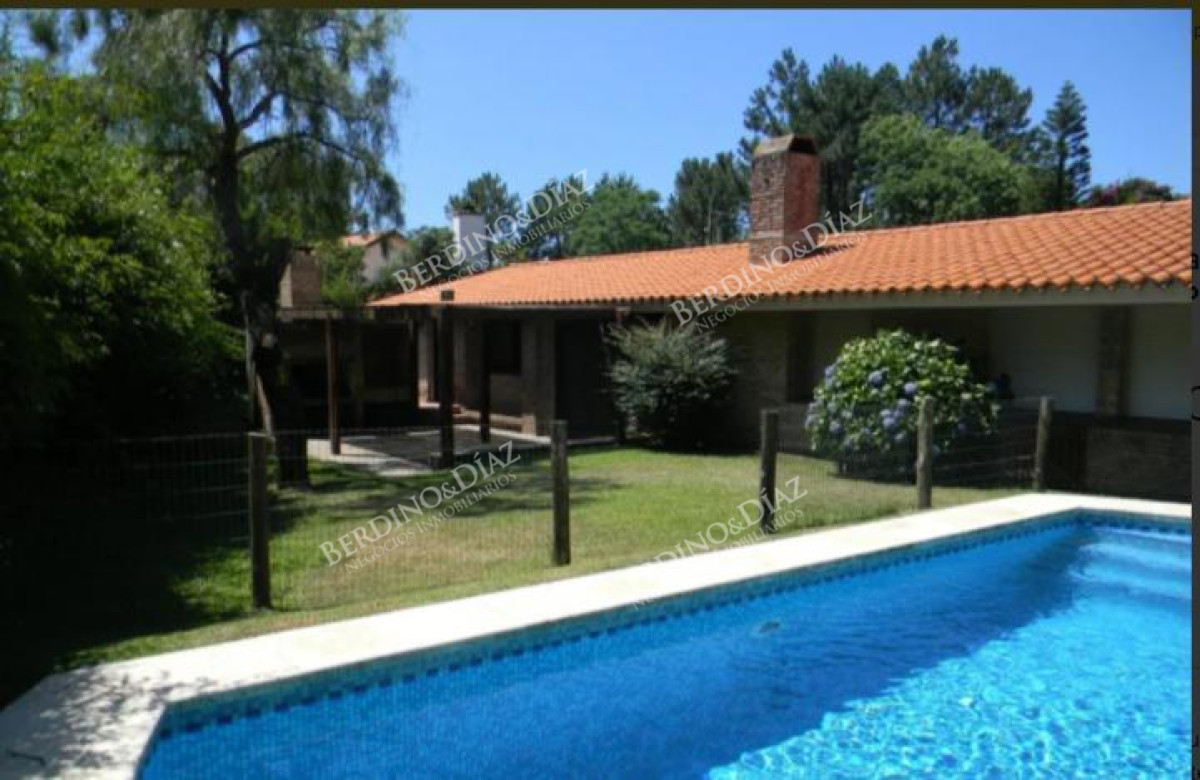 Casa ID.948 - Chalet en venta en zona Pinares de Punta del Este SUSPENDIDA