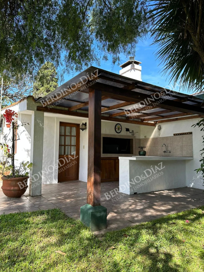Casa ID.2820 - Casa en  venta en Playa Mansa