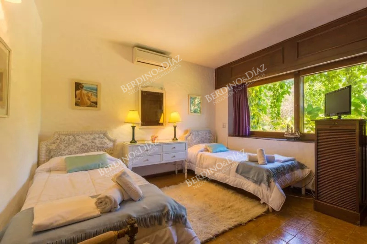 Casa ID.60 -  Casa Estilo Tradicional a Solo Metros de Playa Mansa