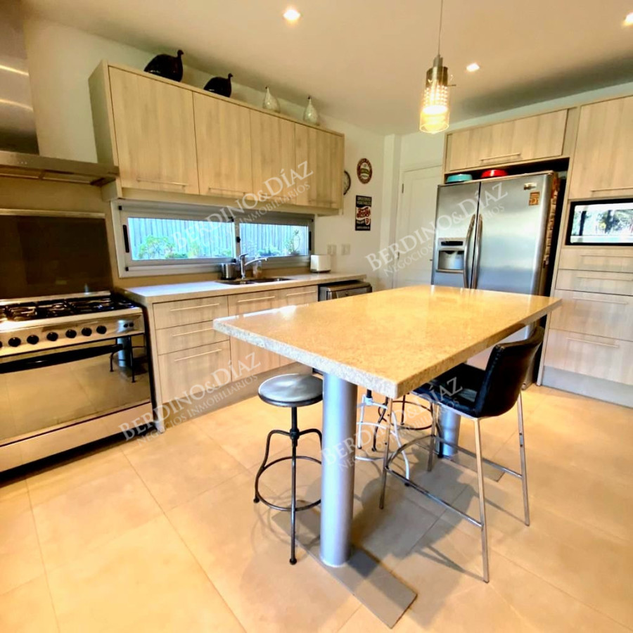 Casa ID.157 -  Casa Espectacular de 4 Suites en Playa Brava