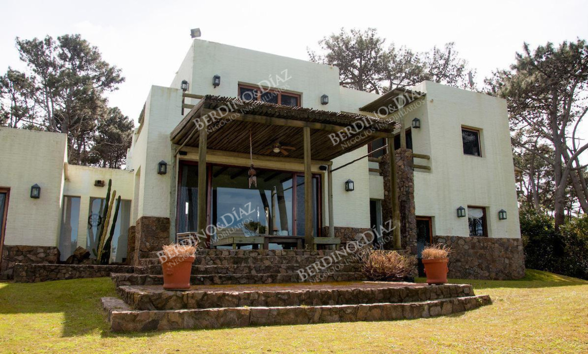 Casa ID.2184 - Residencia en venta en Montoya con vista al mar
