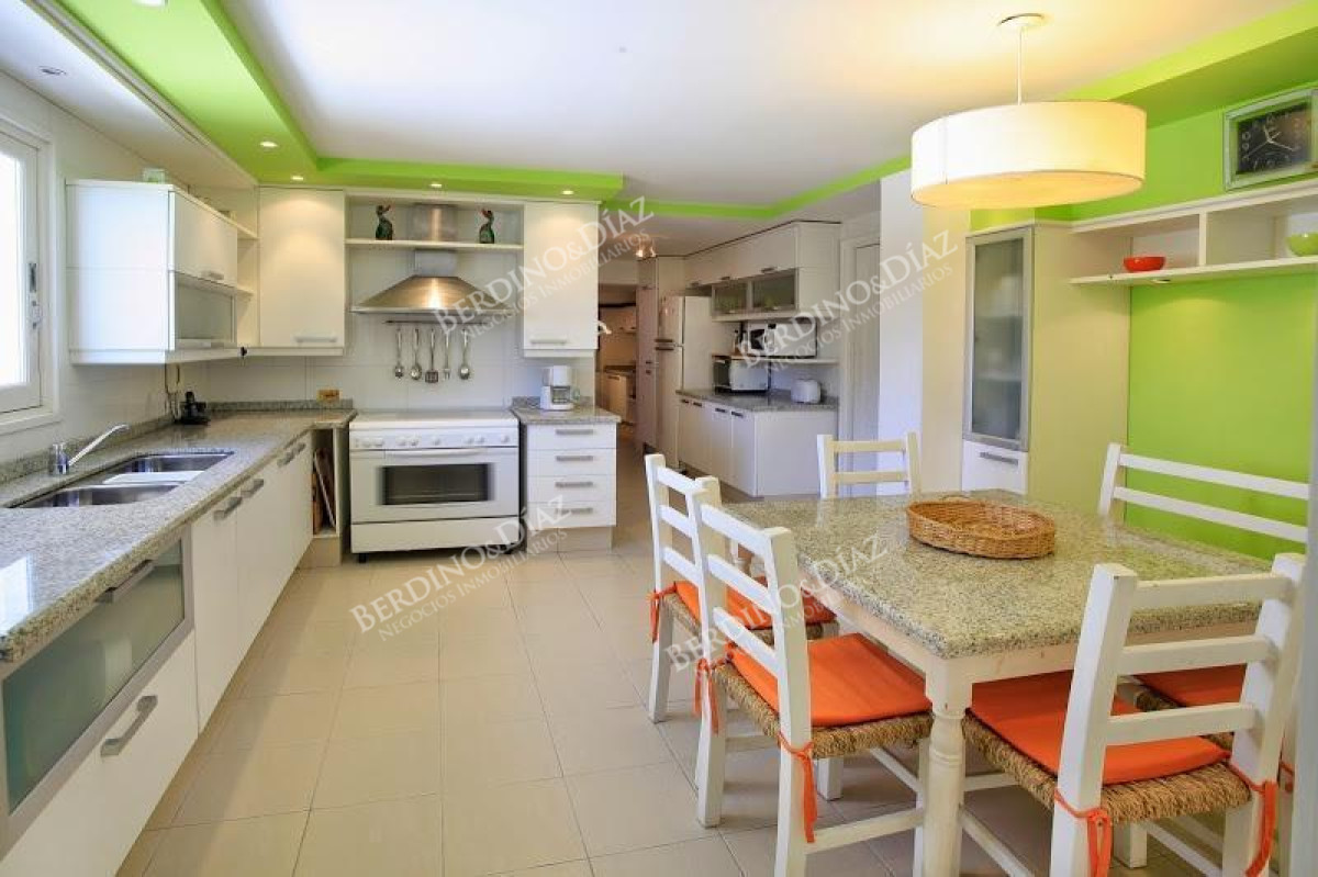 Casa ID.2201 - Venta espectacular casa Playa Brava a 100 metros del mar 