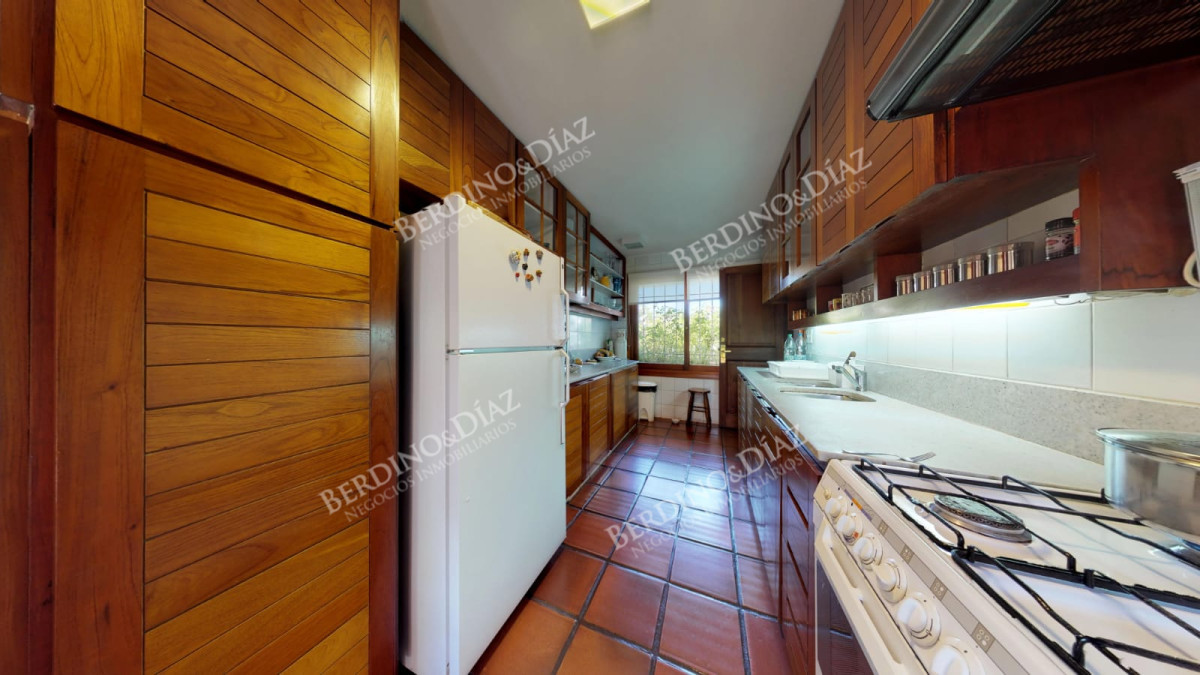 Casa ID.2409 - Chalet en venta Zona Golf 