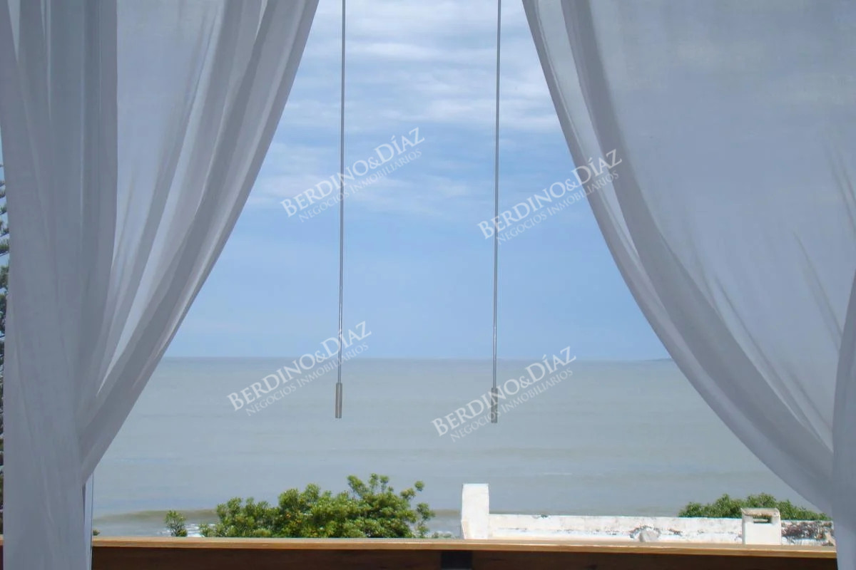 Casa ID.2180 - Casa en venta en La Barra con vista al mar