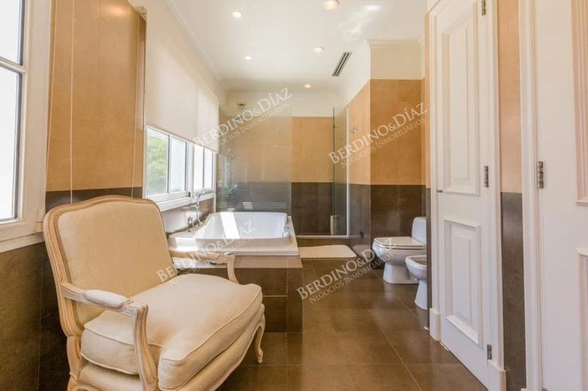 Casa ID.2335 - Manison en venta Playa Brava 7 dormitorios 