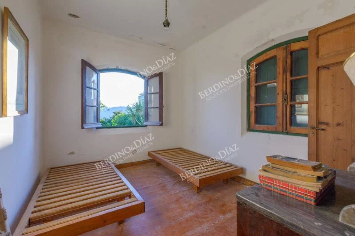 Casa ID.2331 - Residencia antigua en venta en Zona Faro Punta del Este