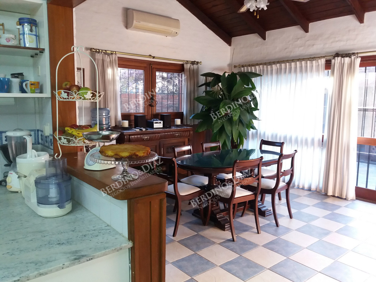 Casa ID.2407 - Casa en venta en Playa Mansa excelente construccion