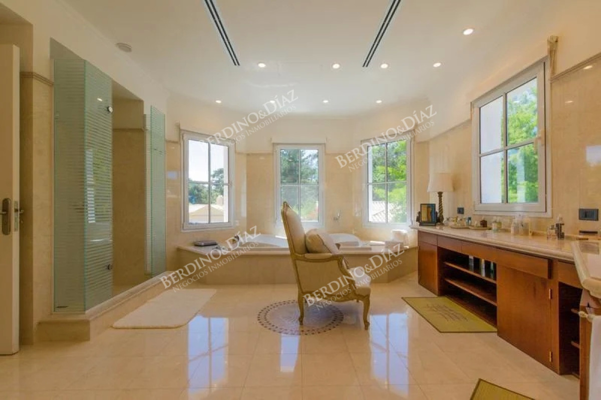Casa ID.2335 - Manison en venta Playa Brava 7 dormitorios 