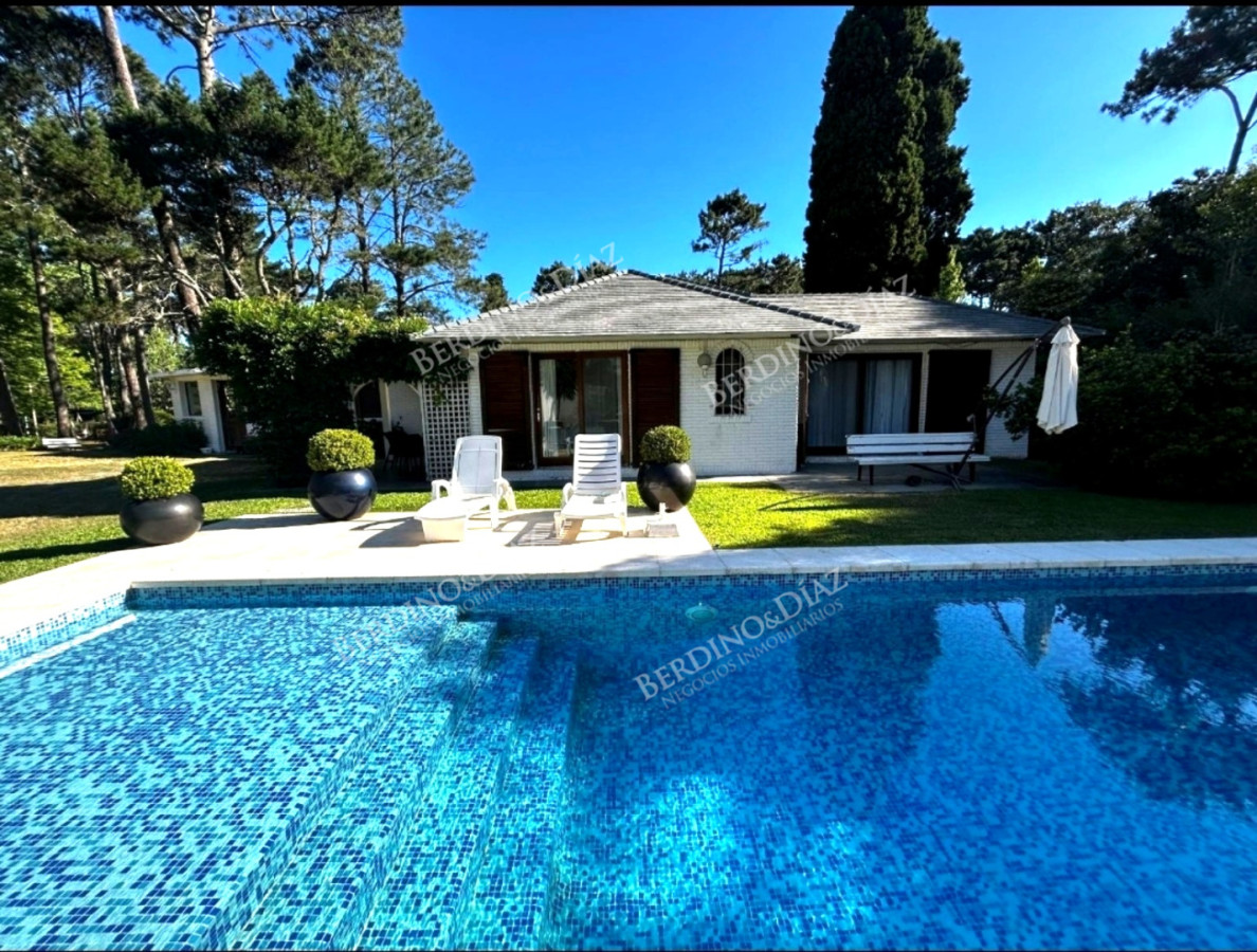 Casa ID.3011 - Hermosa casa en venta en Barrio Lugano Arbolada 