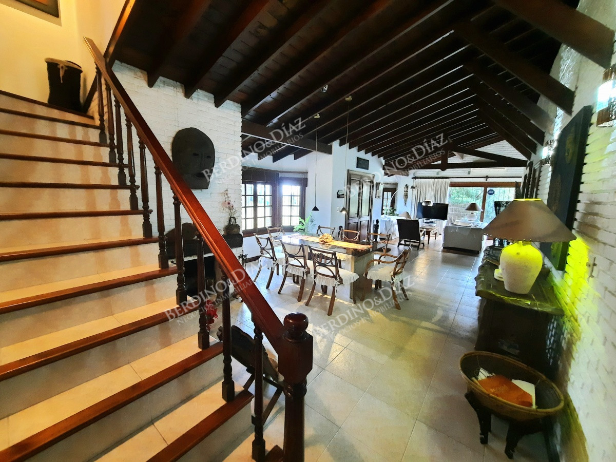 Casa ID.1108 - Residencia en Playa Mansa muy cerca del mar