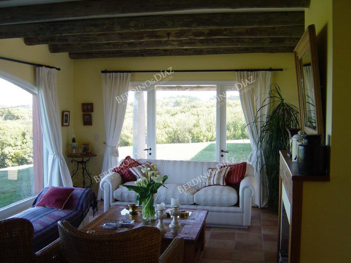 Casa ID.2154 - Casa en Punta Piedras con vista al mar 