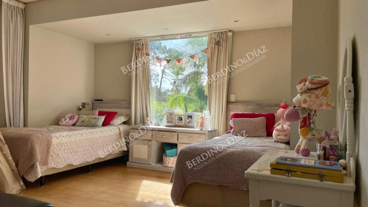 Casa ID.1216 - Casa Moderna  en venta  en Barrio Lugano 