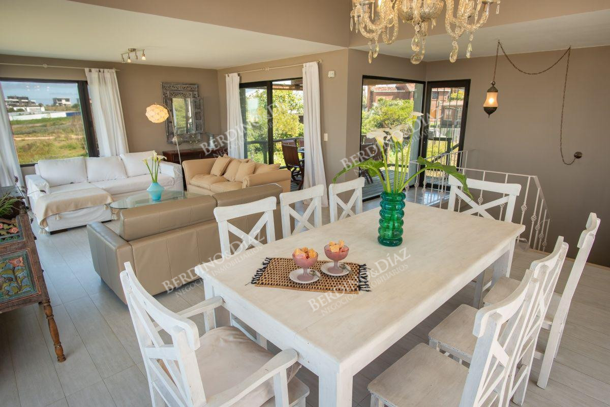 Casa ID.2254 - Casa encantadora en venta frente al mar En Manantiales
