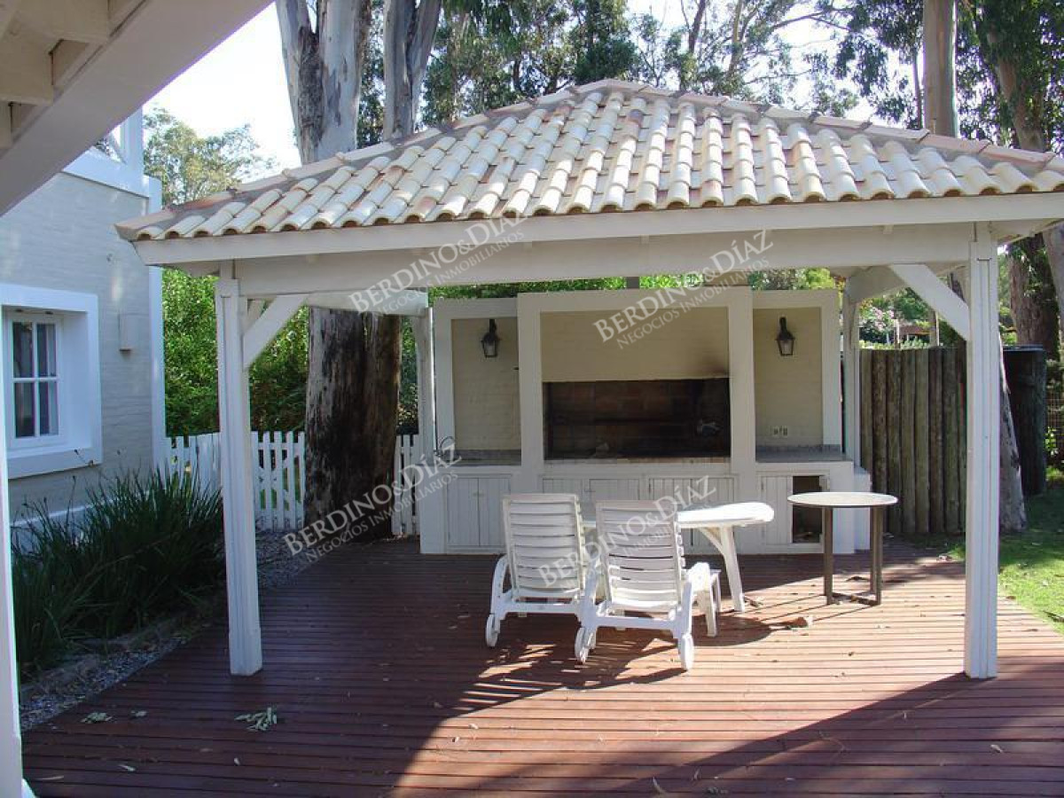 Casa ID.2200 - Casa hermosa en Laguna Blanca en venta