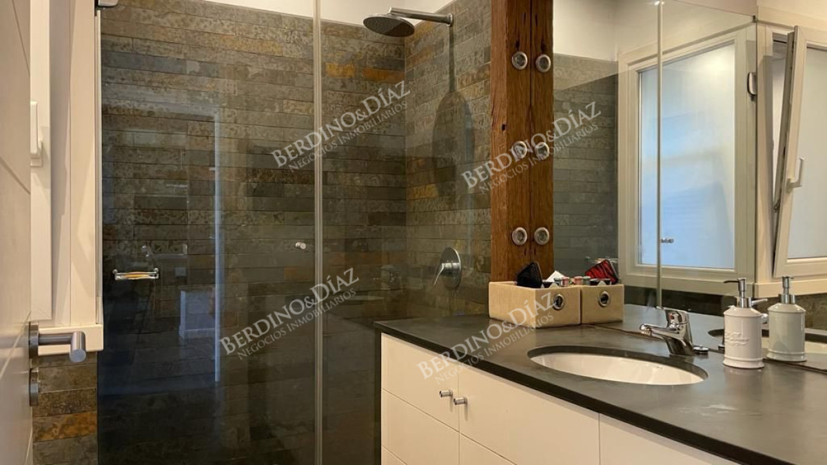 Casa ID.1216 - Casa Moderna  en venta  en Barrio Lugano 