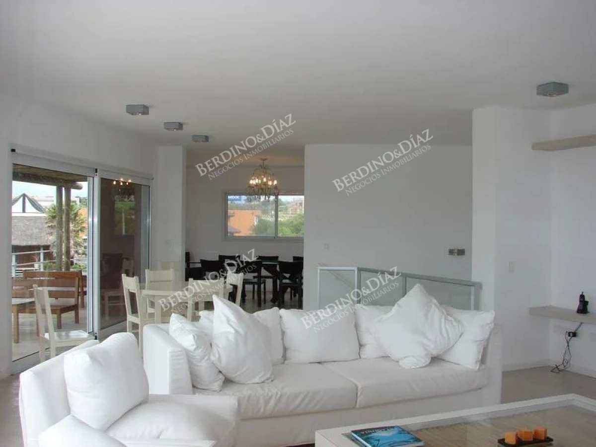 Casa ID.2167 - Casa en venta con vista al mar Punta Piedras 