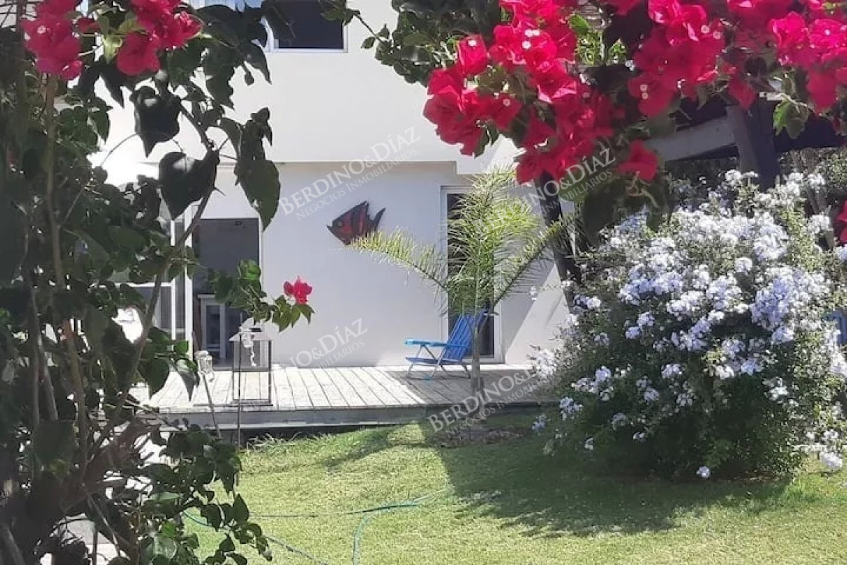 Casa ID.1977 - Casa de Diseño en Zona Manantiales Balneario 