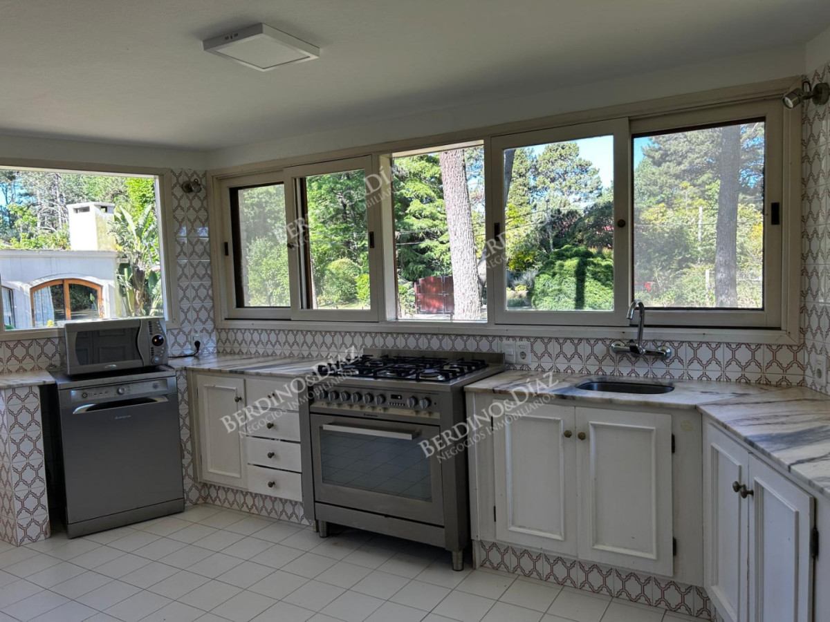 Casa ID.3011 - Hermosa casa en venta en Barrio Lugano Arbolada 