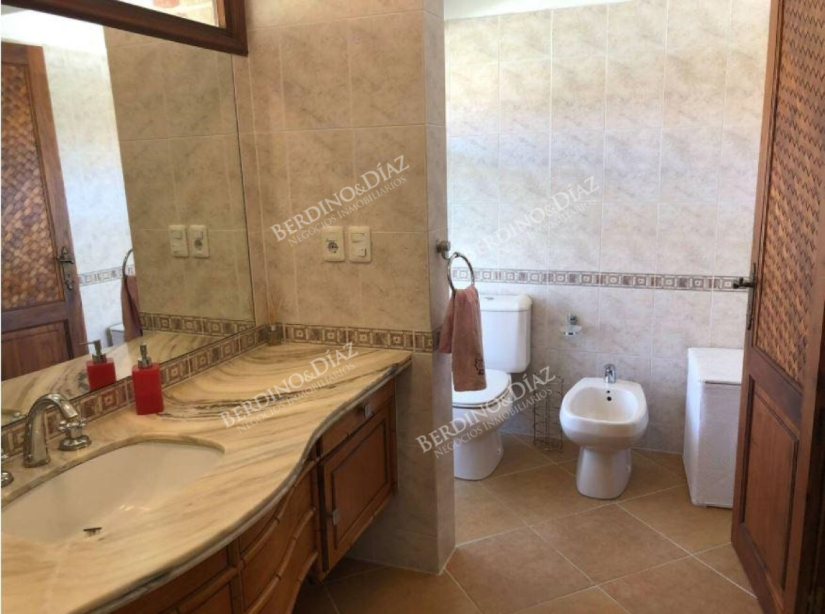 Casa ID.741 -  Casa en venta con estilo propio en el Barrio Lugano