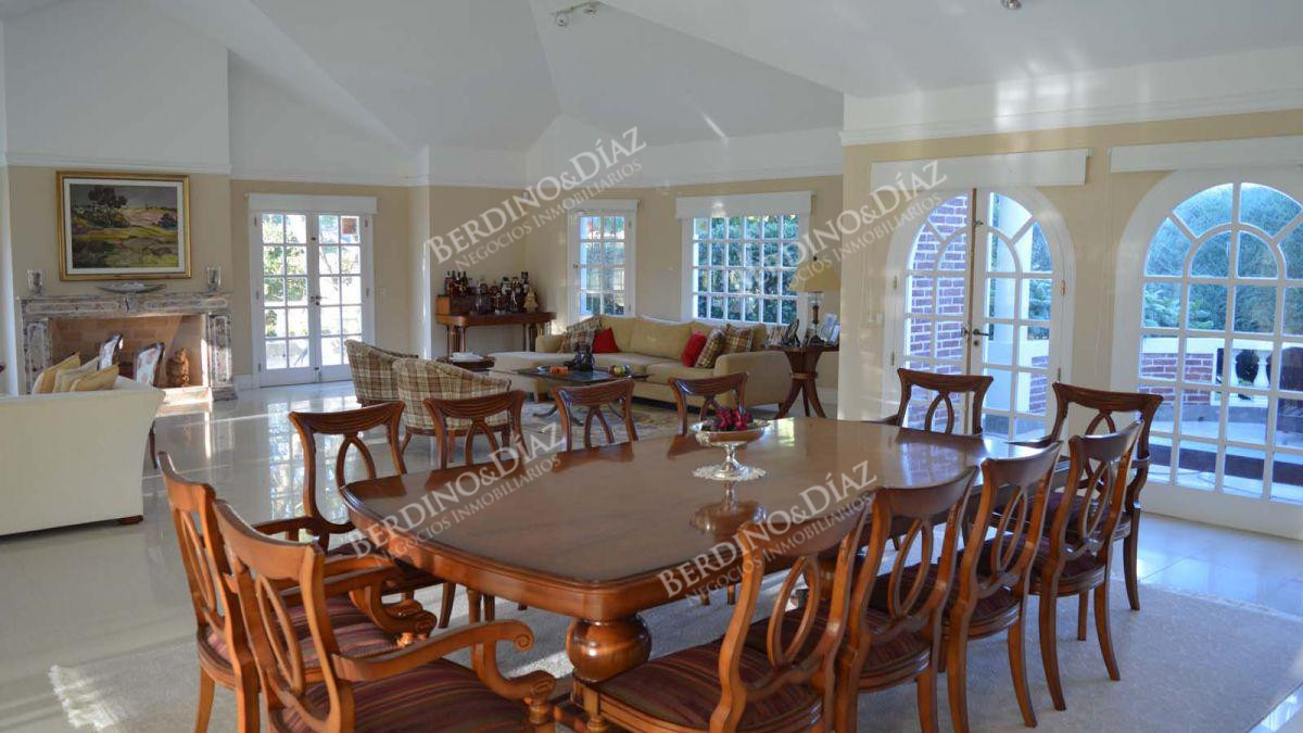 Casa ID.1004 - Residencia de gran jerarquía en Beverly Hills